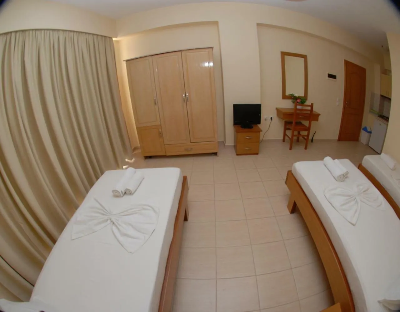 Nikos Hotel And Apartments Sarande 3*,  Albania